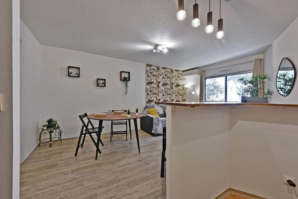 Les Comtadins - Parking Gratuit - Balcon - Clim Apartment Avignon Exterior photo
