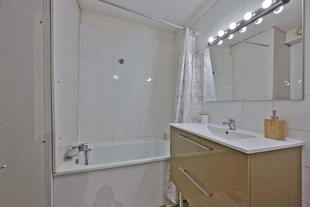 Les Comtadins - Parking Gratuit - Balcon - Clim Apartment Avignon Exterior photo